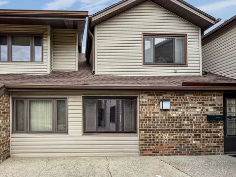 9034 W Lisbon #11, Milwaukee, WI 53222