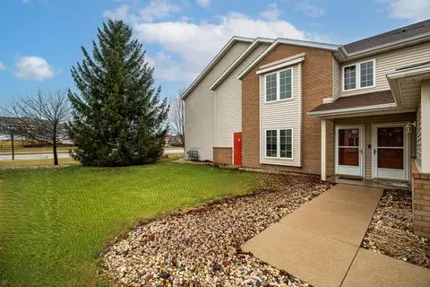 923 Prestwick #5, Waterford, WI 53185
