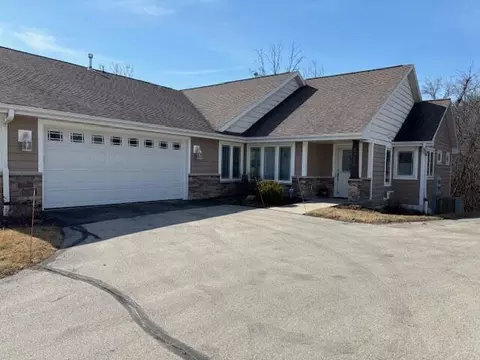 6229 W Woodview, Greenfield, WI 53220