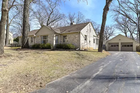 1550 N 123rd, Wauwatosa, WI 53226
