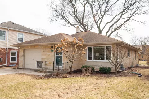 10117 W Sunset, Wauwatosa, WI 53222