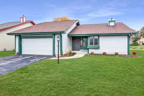 3700 W Honey Tree, Greenfield, WI 53221