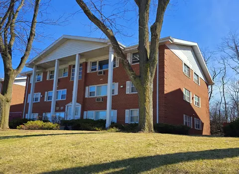 215 Country Clb #2C, Lake Geneva, WI 53147