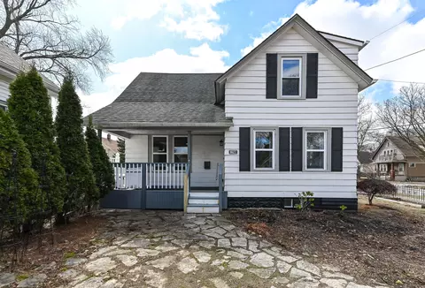 6627 Vista, Wauwatosa, WI 53213
