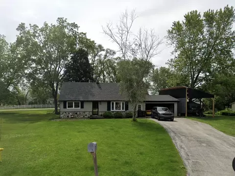 1065 Christopher, Oconomowoc, WI 53066