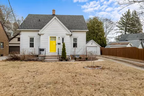1102 Nagle, Manitowoc, WI 54220
