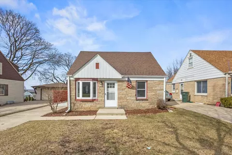 2373 S 99th, West Allis, WI 53227