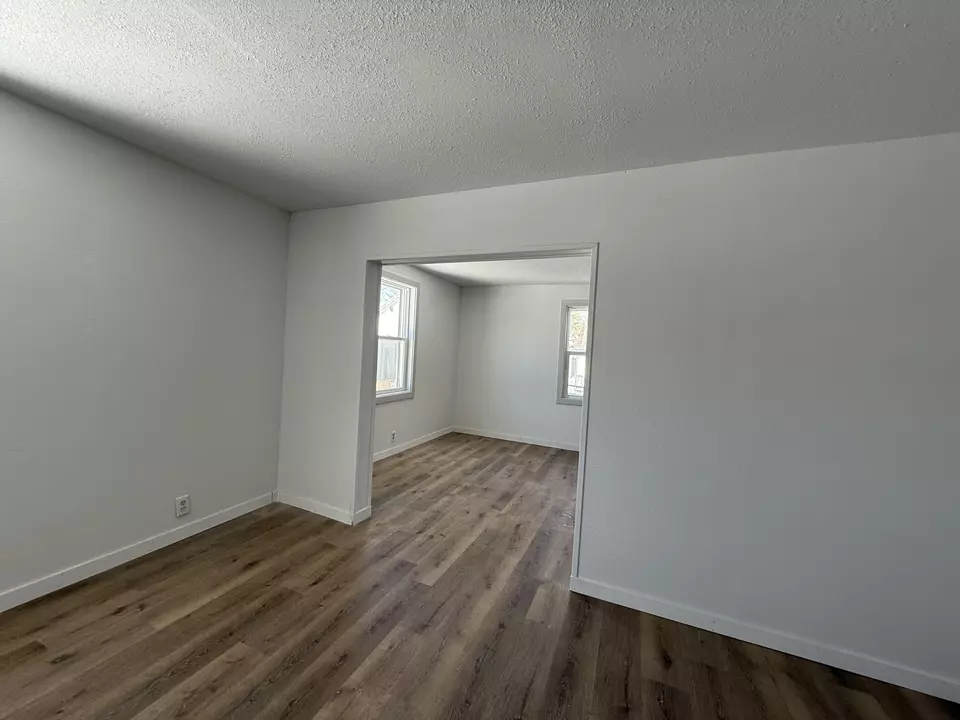Living - 313 E Ctr, Shawano, WI 54166 photo 6 of 8
