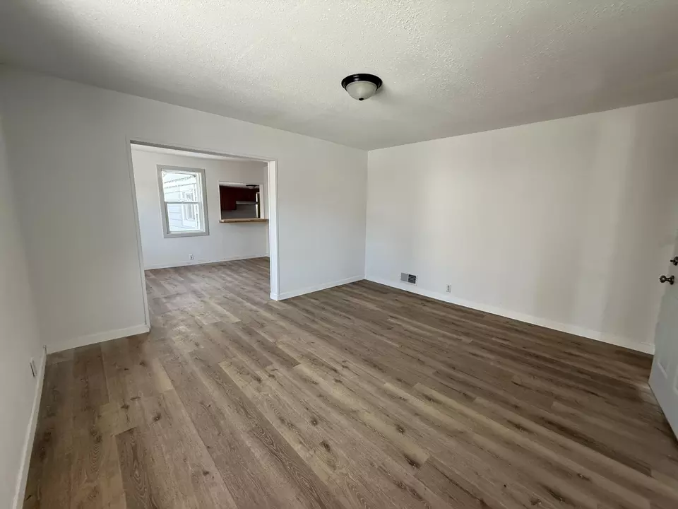 Living - 313 E Ctr, Shawano, WI 54166 photo 3 of 8