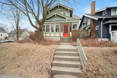 1931 E Kenwood #A, Milwaukee, WI 53211