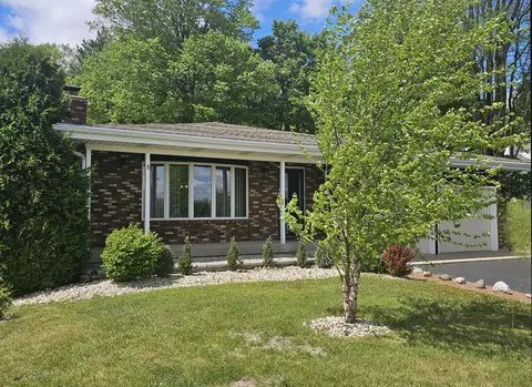 1090 Shabbona, Fontana, WI 53125