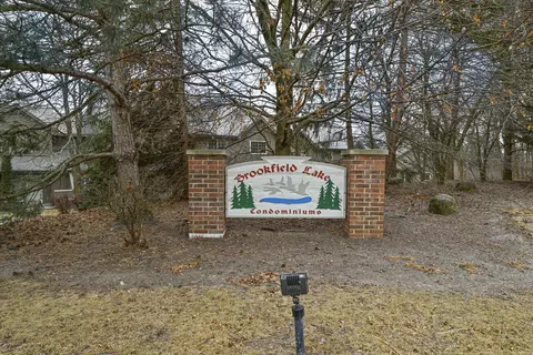 18755 Brookfield Lks #13, Brookfield, WI 53045