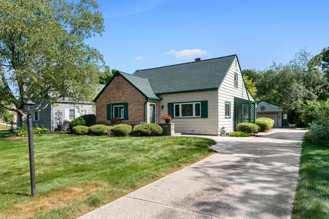 7556 N Crossway, Fox Point, WI 53217