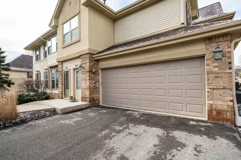 8613 S Deerwood, Franklin, WI 53132