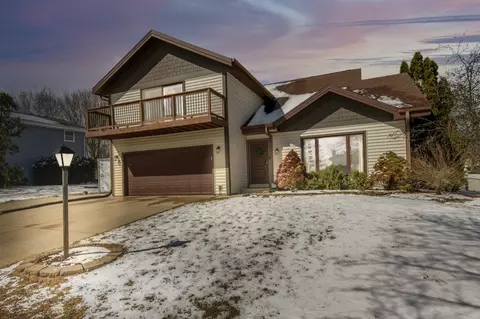 2716 Newcastle, Waukesha, WI 53188