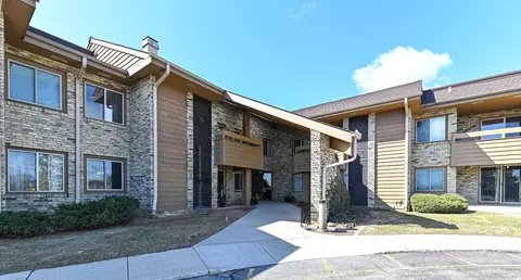2101 W Good Hope #211, Glendale, WI 53209