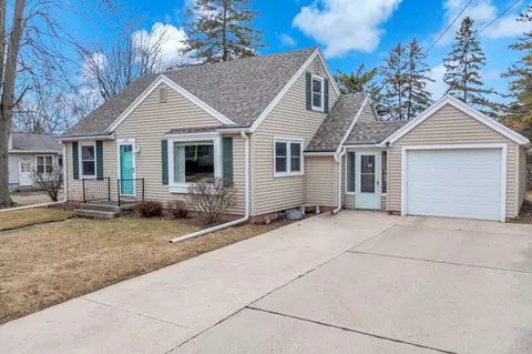 1022 Wisconsin, Oostburg, WI 53070