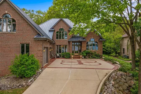 36082 N N Bch, Oconomowoc Lake, WI 53066