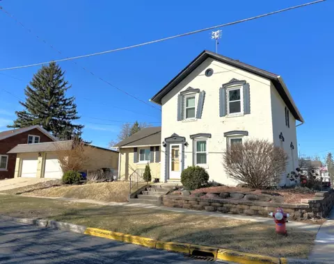 512 Dewey, Watertown, WI 53094