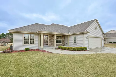 565 Farmstead, Slinger, WI 53086
