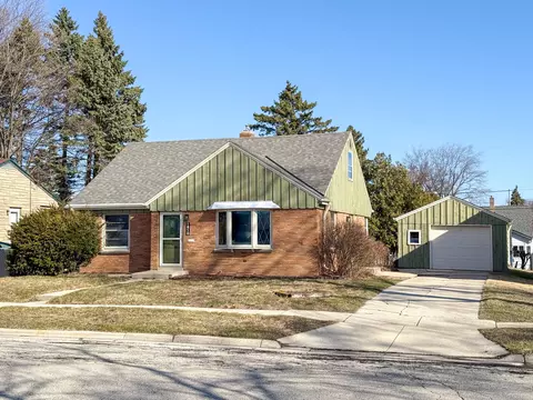 1810 Manitoba, South Milwaukee, WI 53172