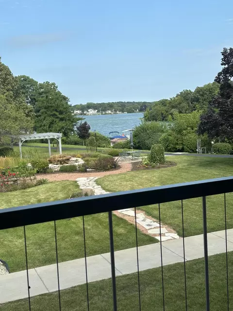 3405 S Browns Lk #8, Burlington, WI 53105