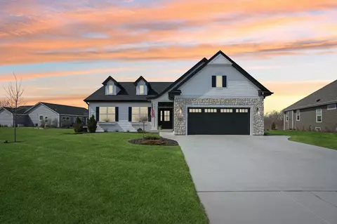 9381 S Arbor Crk, Oak Creek, WI 53154