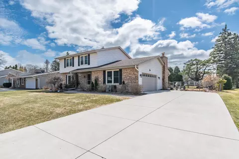 1017 Hialeah, Racine, WI 53402