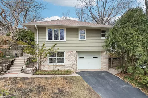 9316 W Park Hl, Milwaukee, WI 53226