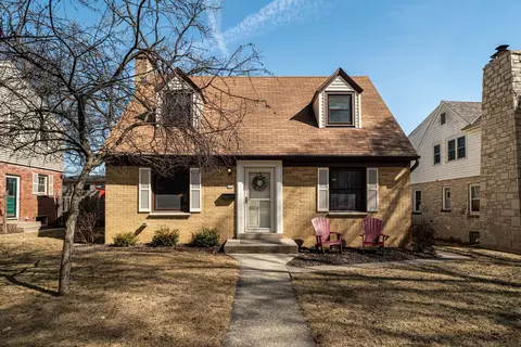 136 N 85th, Wauwatosa, WI 53226