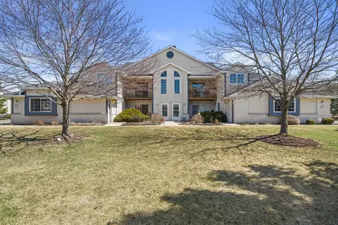 w240n2550 E Parkway Mdw #6, Pewaukee, WI 53072