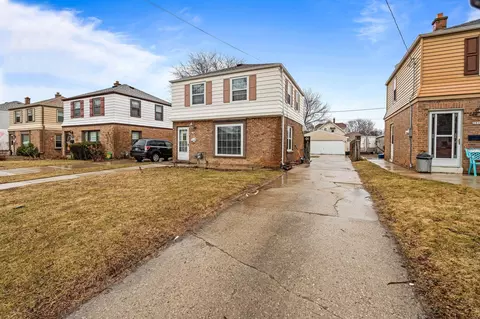 1742 Eden, Saint Francis, WI 53235