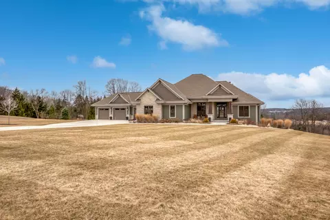 784 Lakeview Rdg, Hubertus, WI 53033