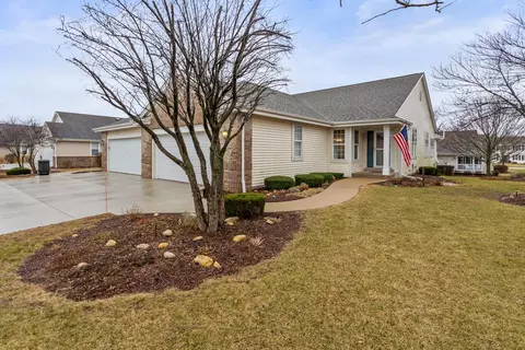 618 Ravenwood #B, Waterford, WI 53185