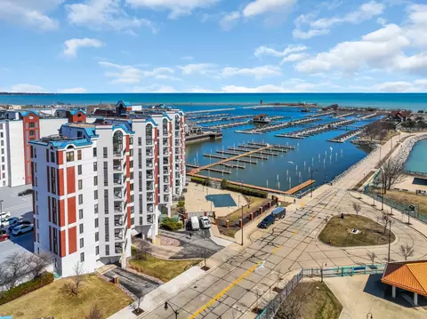 333 Lake #703, Racine, WI 53403