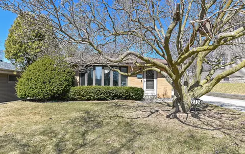 2334 W Henry #53221, Milwaukee, WI 53221