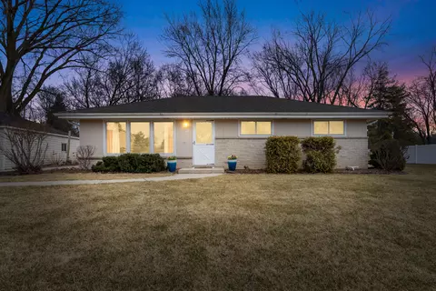 3715 W Acre, Franklin, WI 53132