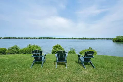 3405 S Browns Lk #10, Burlington, WI 53105