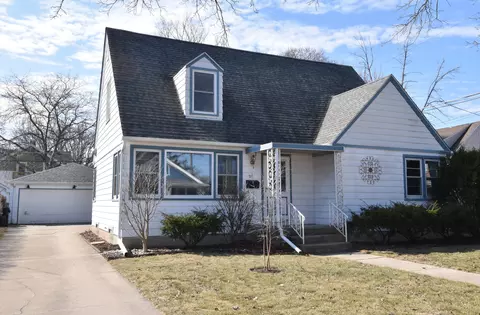 711 Augusta, Racine, WI 53402