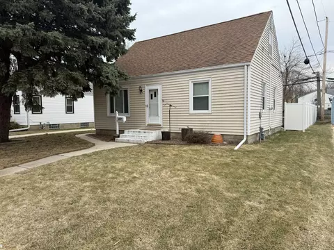 3421 E Tesch, Saint Francis, WI 53235