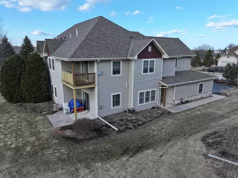 1617 New Port Vis, Grafton, WI 53024