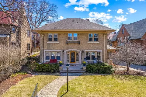 3534 N N Smt, Shorewood, WI 53211