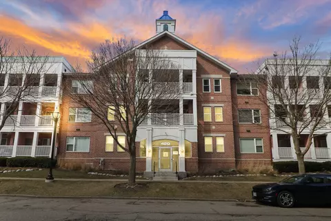 420 57th #106, Kenosha, WI 53140