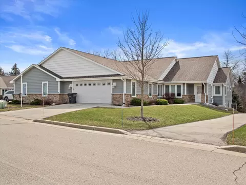 6059 W Woodview, Greenfield, WI 53220