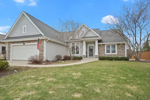 8207 S 42nd, Franklin, WI 53132
