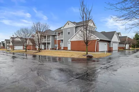 697 W Dekora #F, Saukville, WI 53080