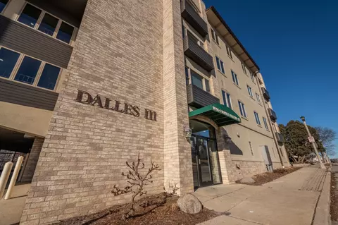 w164n8925 Water #504, Menomonee Falls, WI 53051