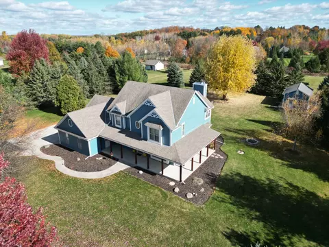 1586 Prairie, Hubertus, WI 53033