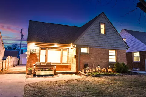 7809 Livingston, Wauwatosa, WI 53213