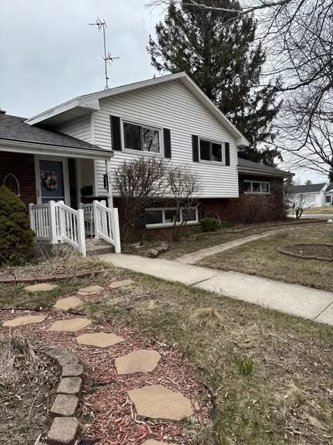 704 Green Tree, Kohler, WI 53044
